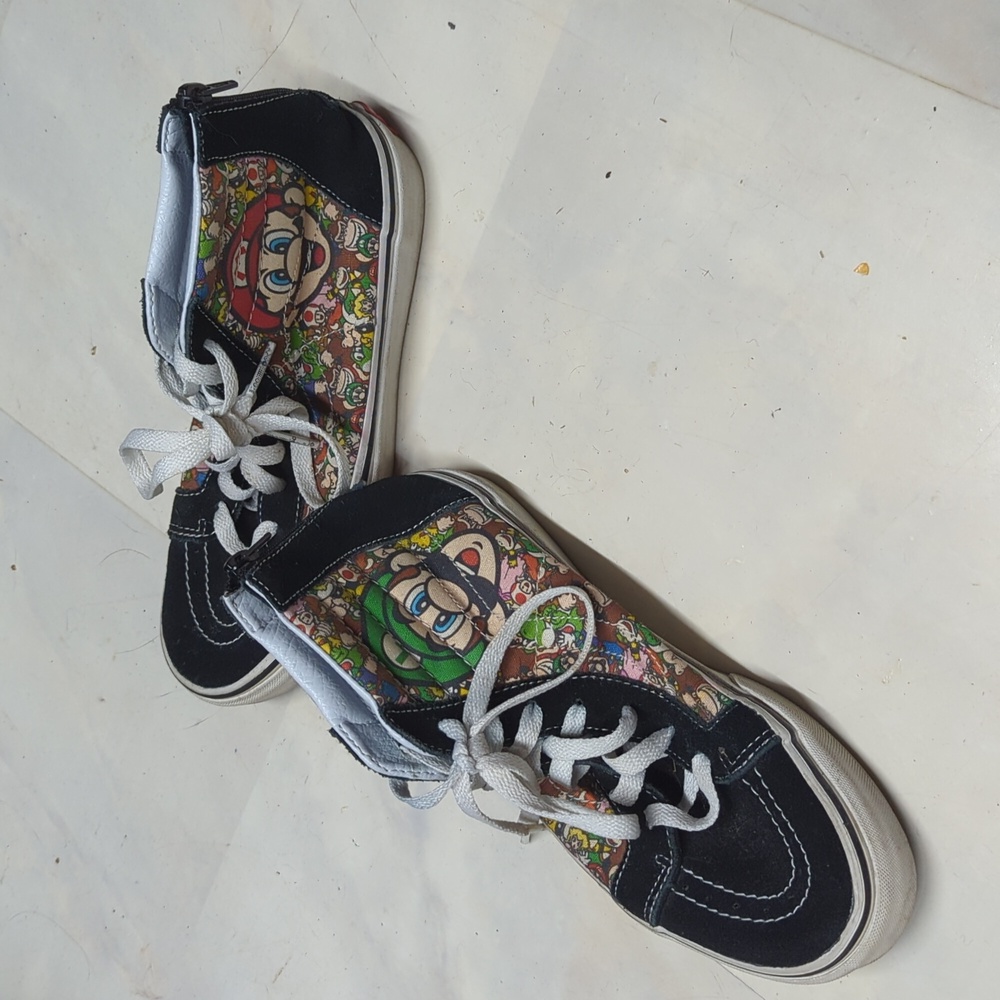 Nintendo Mario Skate Hi Shoes Kids Size 5 or Women 6.5